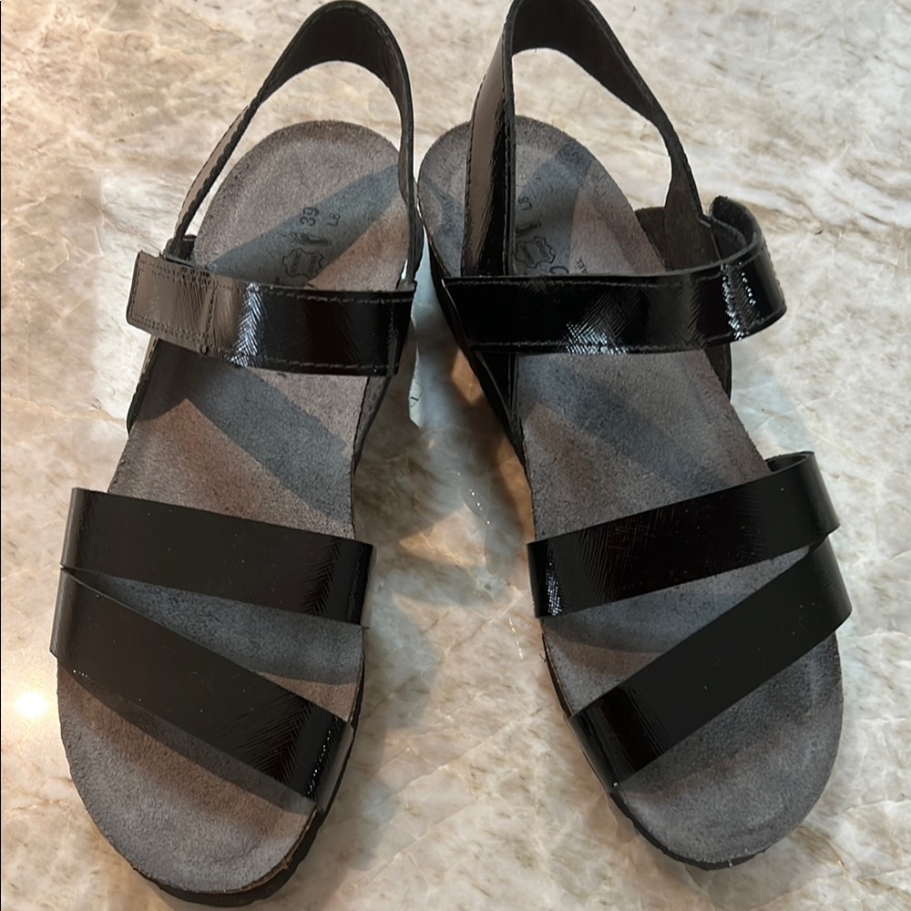 Naot Black Minimalist Sandals